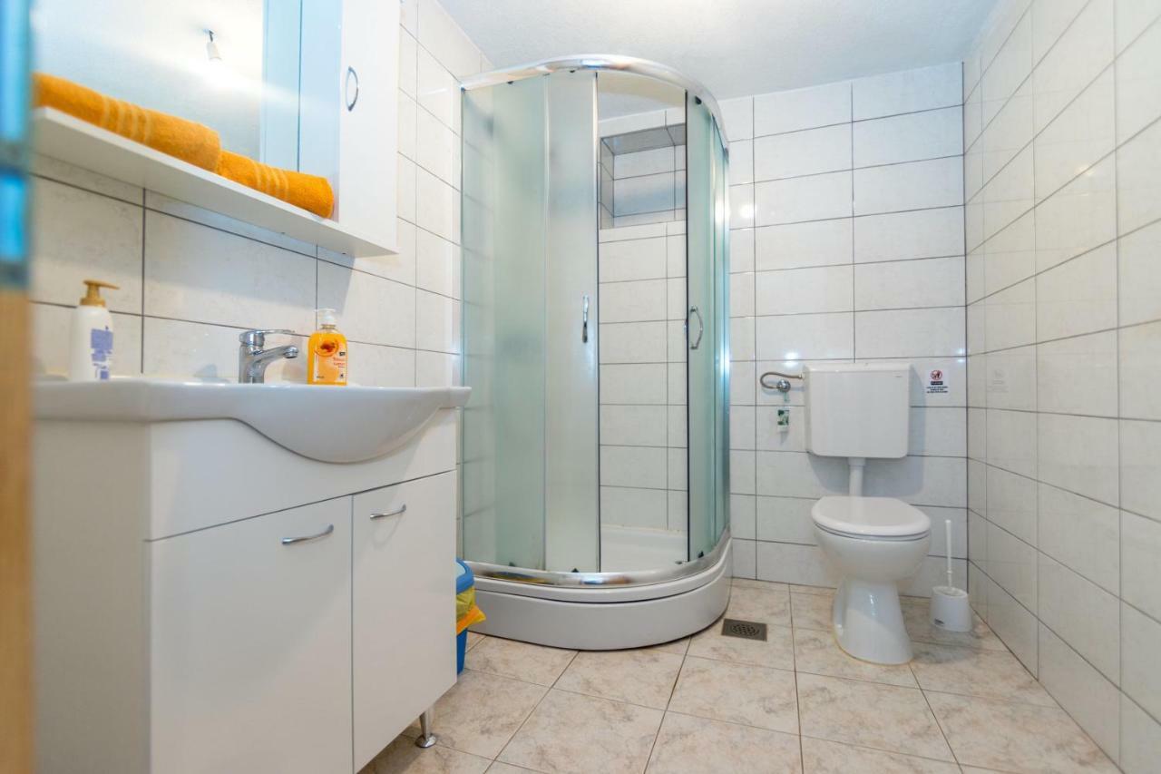 Apartments Robinzon Petar Gdinj Екстер'єр фото