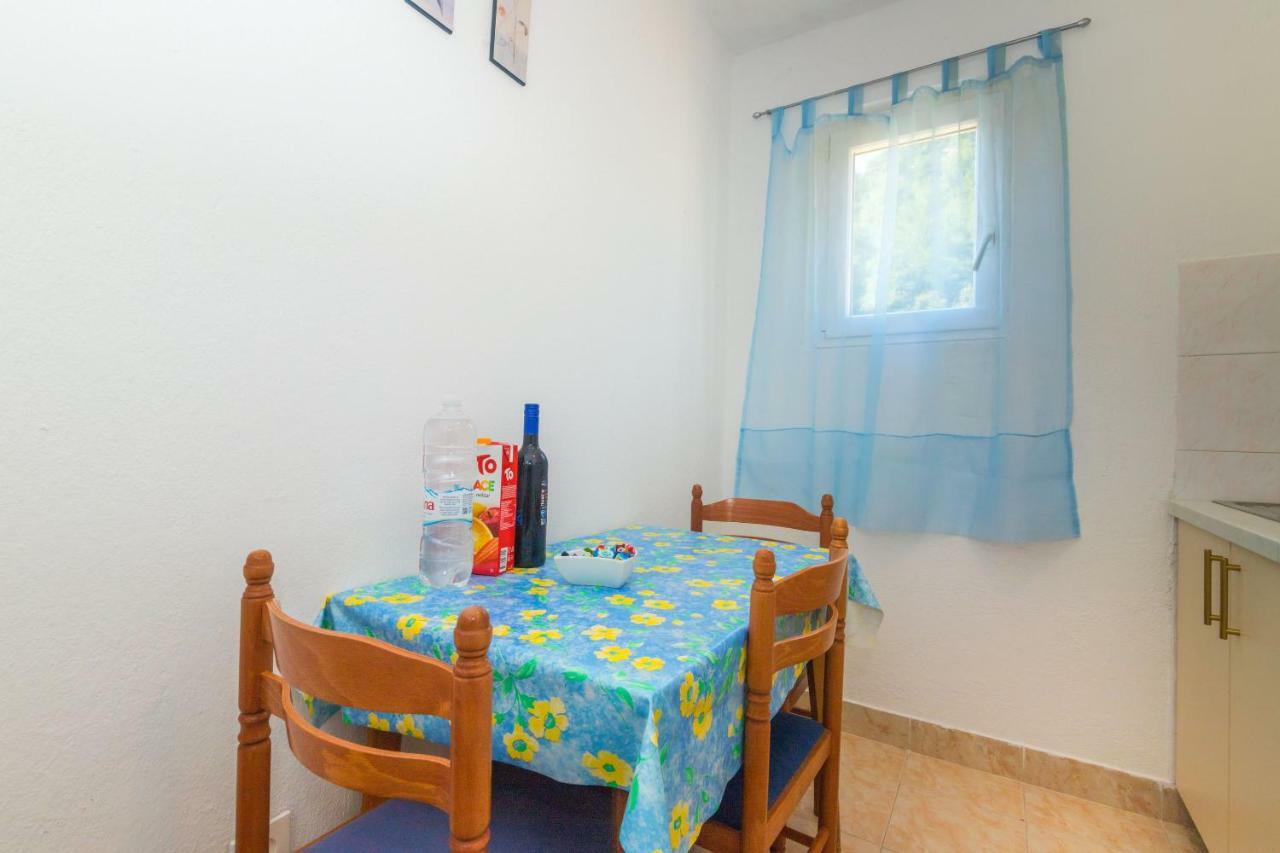 Apartments Robinzon Petar Gdinj Номер фото